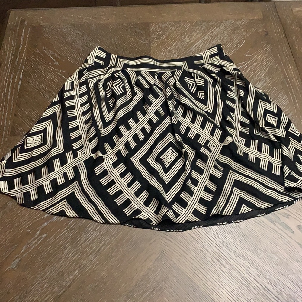 Antonio Melani black & tan geometric mini skirt Size 8